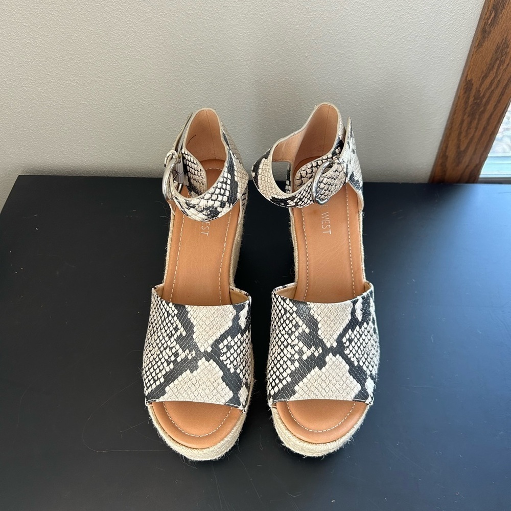 Nine West Women's Snakeskin Wedge Sandals Size 9 NWOT - Picture 2 of 9